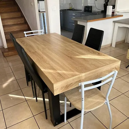 Maison Pouvant Recevoir 10 Personnes *